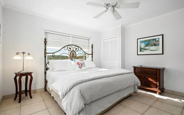 Hut Pointe #7 2 Bedroom Apts