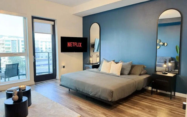 Modern London Style in Mid-hollywood Free Parking