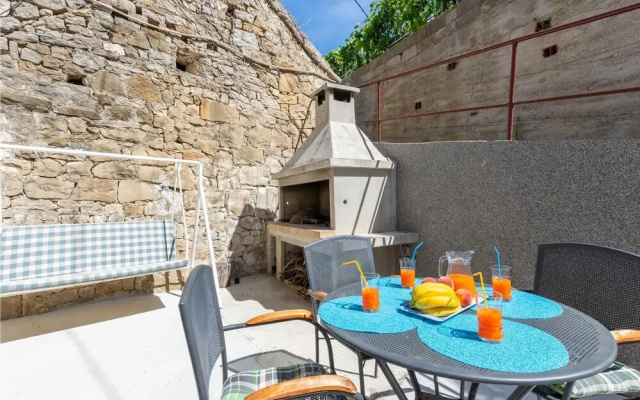 "Nice Home In Podstrana With Wifi And 2 Bedrooms"