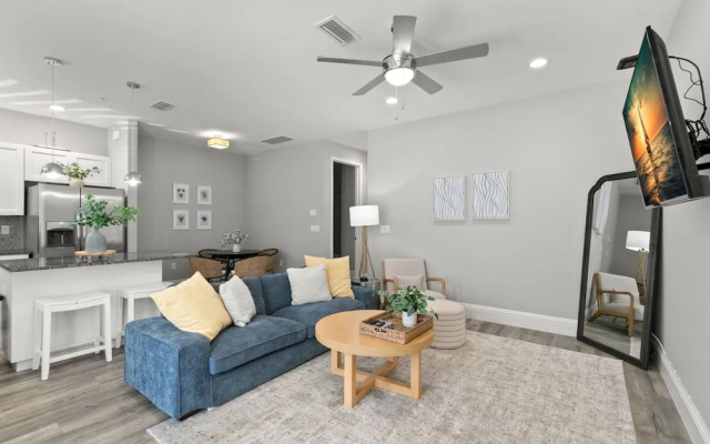 NEW Canopy Cabana Luxury Downtown Apt