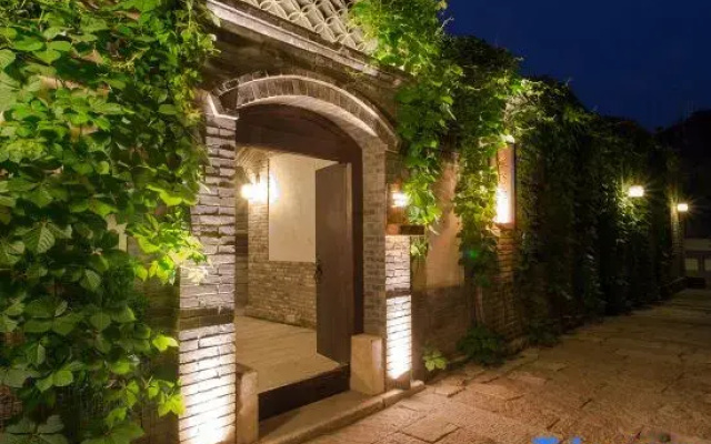 Silk Road Inn