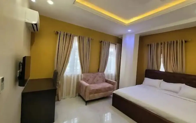 Riverview Hotel and Suites
