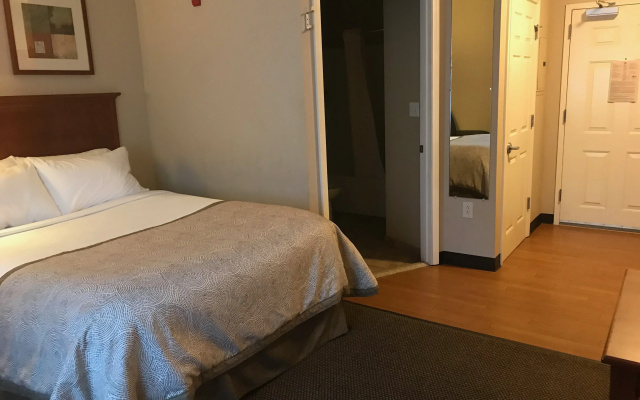 Candlewood Suites Kansas City Airport