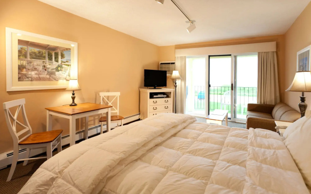 Pointes North Beachfront Hotel – 2 Person Spa Tub Studios