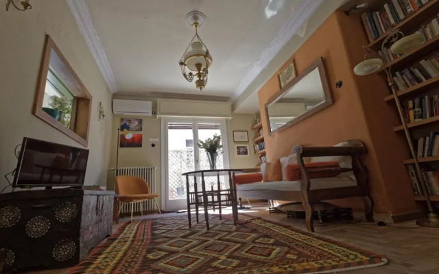 Athens noir: 1920s vibe on the East Mediterranean