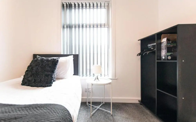 Comfortable 2BR House in Bolton Sleeps 4