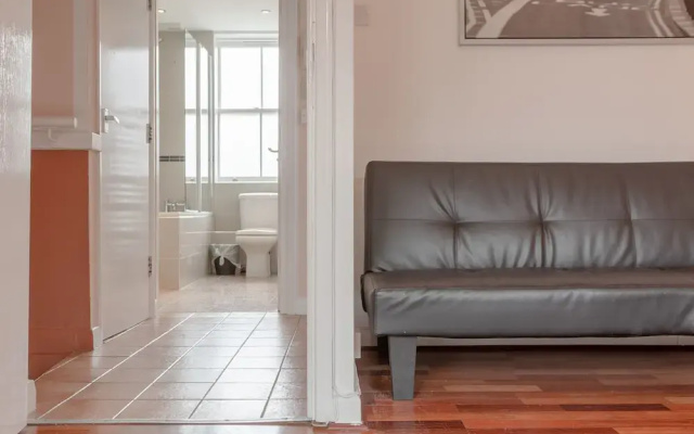 Spacious 3 Bedroom Flat in Covent Garden