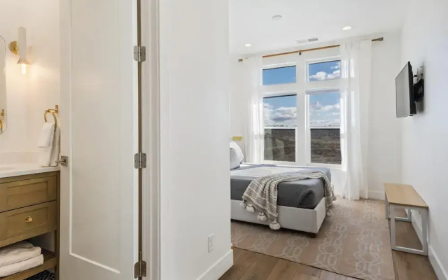 Perfectly On Par 7 Bedroom Home