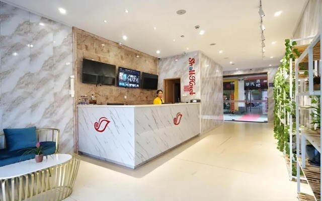 Shell Shanghai Baoshan District  Songbin Road Subway Station Hotel