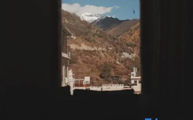 Qudeng Mountain Residence Homestay (Siguniang Mountain Changping Valley Scenic Area)