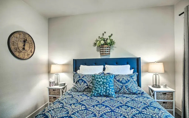 High-end & Homey Family Abode: Walk Downtown!