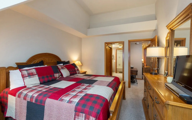 2130 The Pines 1 Bedroom Condo by RedAwning