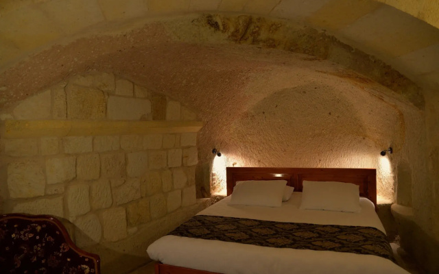 Canyon Cave Hotel
