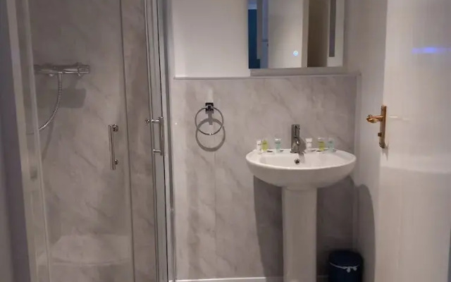 Room-comfortable Spacious Double Ensuite