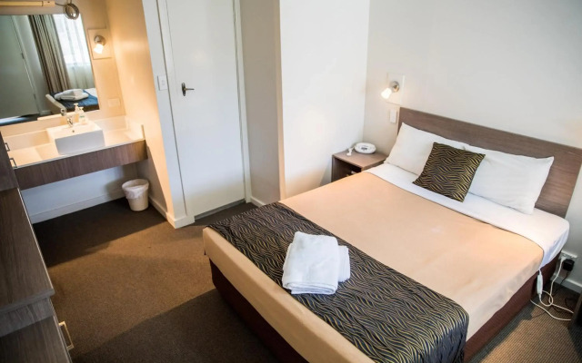 Lilac City Motor Inn