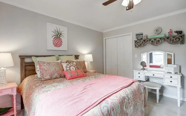 Flamingo Flats 3 Bedroom Home by RedAwning