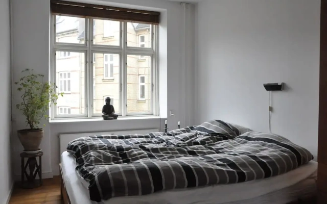 1 Bedroom Apartment near Tivoli 484 - 1