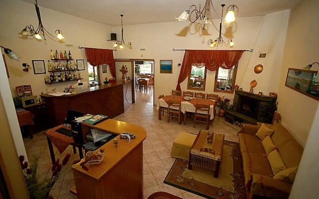 Orama Hotel - Lake Plastira Fireplace Suite