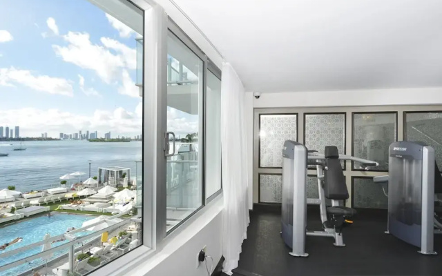 Miami World Rental - Mondrian 821