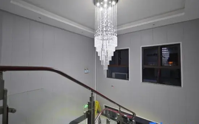 Yuezhijia Business Hotel (Huoshan Ferris Wheel Passenger Transport Center)
