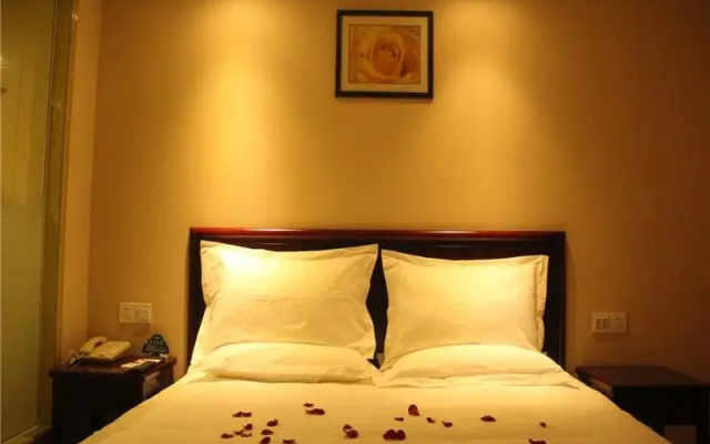 GreenTree Inn Guangdong Guangzhou Baiyun West Huangshi Road Express Hotel