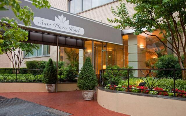 State Plaza Hotel вид на фасад