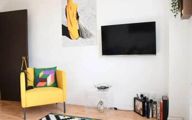 2 Bedrooms Apartment in Bethnal Green With City Views