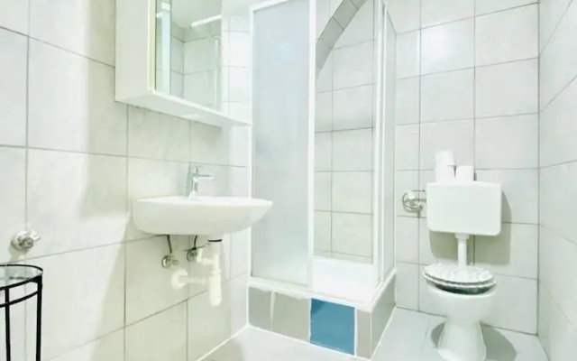Cozy 3 Bedroom Apartment in Quiet Area