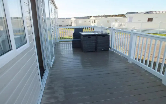 Beachside Lighthouse 14
