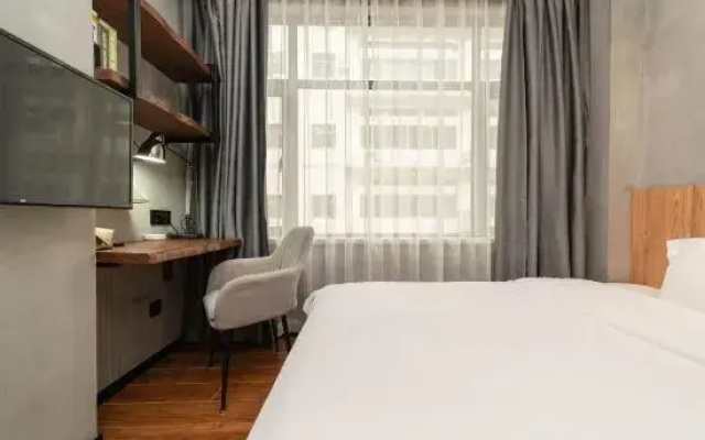 Maia Hostel