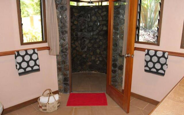 Отель Lani Paradise Retreat ванная