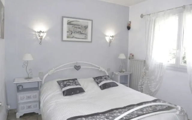 Cozy Holiday Home at Roquebrune-sur-argens With Pool