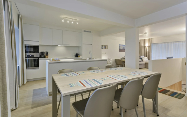 Stunning Family Apartment at the Beachfront of De Haan