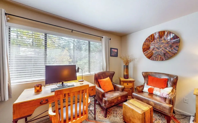 3BR Condo w/ Fire Pit & Full Kitchen