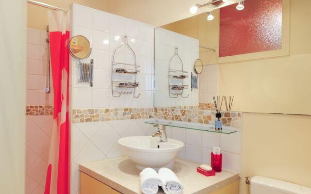 Отель Mini Suite Miro Five Stars Holiday House