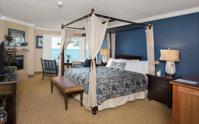 Blue Dolphin Inn