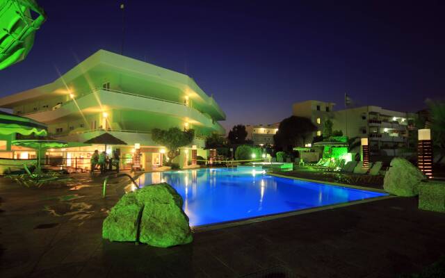 Stamos Hotel вид на фасад
