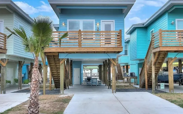Sea Clusion 2 Bedroom Bungalow by Redawning