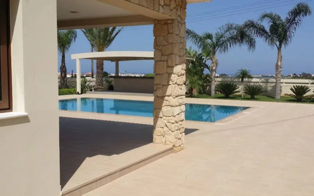 Noufaro Luxury Villa