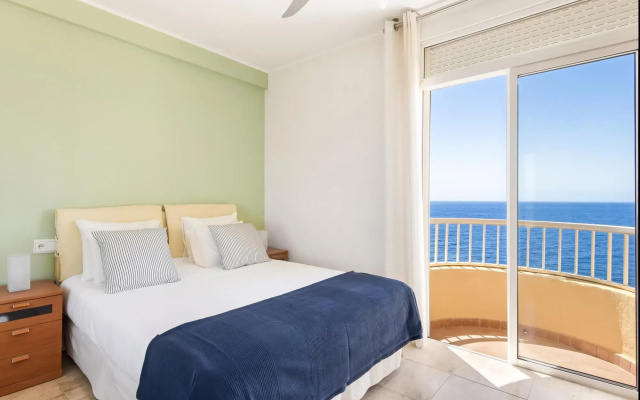 Beachfront triplex with swimming pool parking