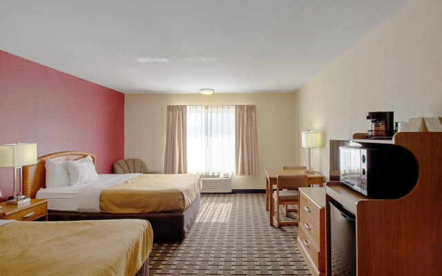 Econo Lodge Inn & Suites Wisconsin Dells