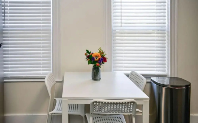 Modern Three Bedroom Condo - Near Boston