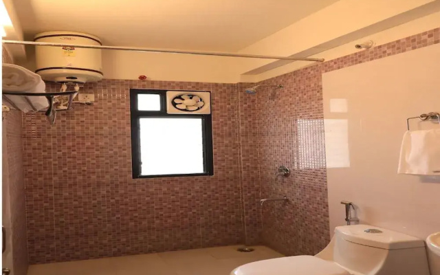 Taj Rahber Manzil by OYO Rooms