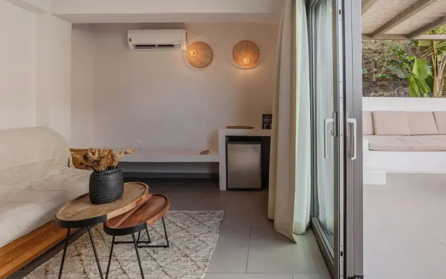 Amal Kythnos Suites
