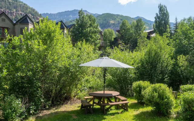 Mountainside Inn 116 1 Bedroom Hotel Room by Alpine Lodging Telluride