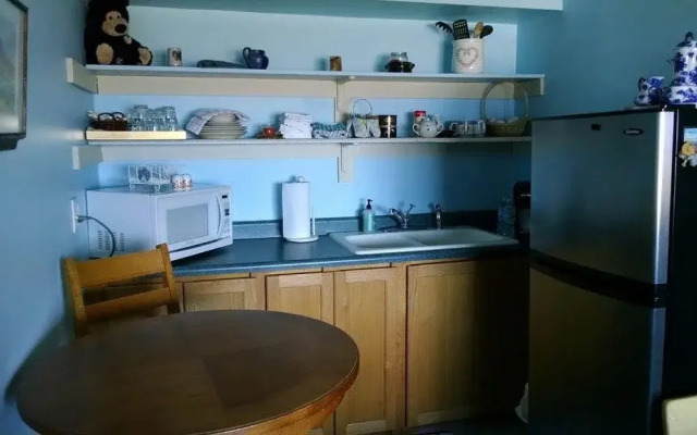 Lazy Inn Bed and Breakfast