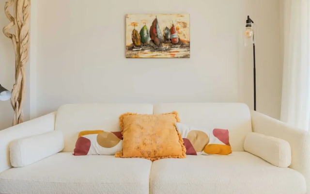 Bright, A/C Apartment With sea View - Antibes
