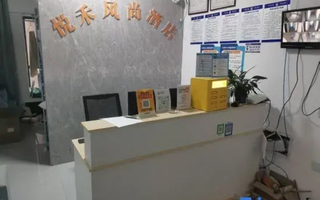 Yuehe Fashion Homestay (Zhengzhou Erqi Wanda Wanghuzhai Subway Station)