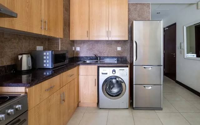 Spacious + Modern Studio in JLT - Sleeps 3