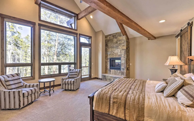 3 Fireplaces & Mtn View: Luxe Home in Breckenridge